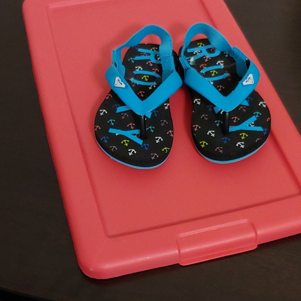 Girl's summer sandals. Size 5-6.